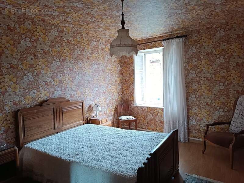 Maison à VERNET-LA-VARENNE