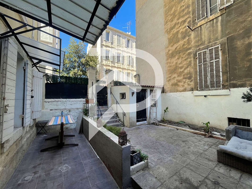 Appartement à MARSEILLE-4E
