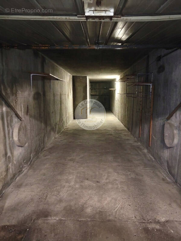 Parking à MARSEILLE-9E