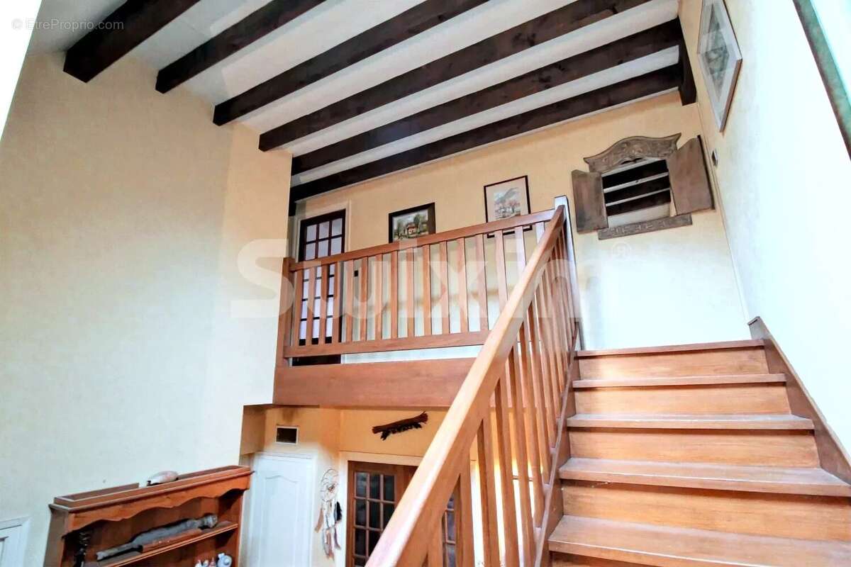 Maison à PUGNY-CHATENOD