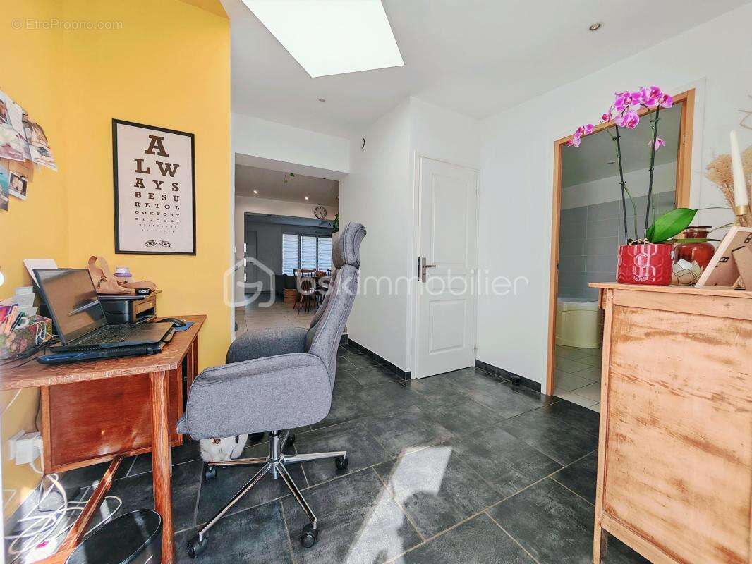 3 chambres / jardin / grand garage / aucun travaux a prevoir / dpe c - photo 6