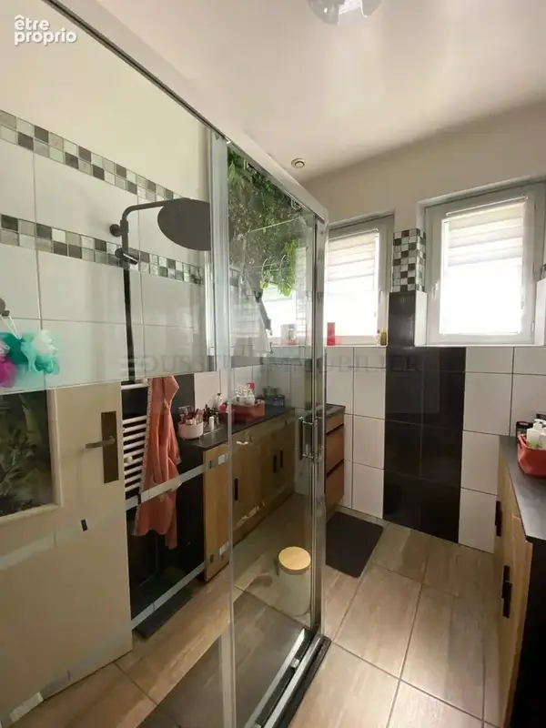 Joli pavillon parfaitement renove sur un terrain clos d’une contenance totale de 716 m². - photo 10