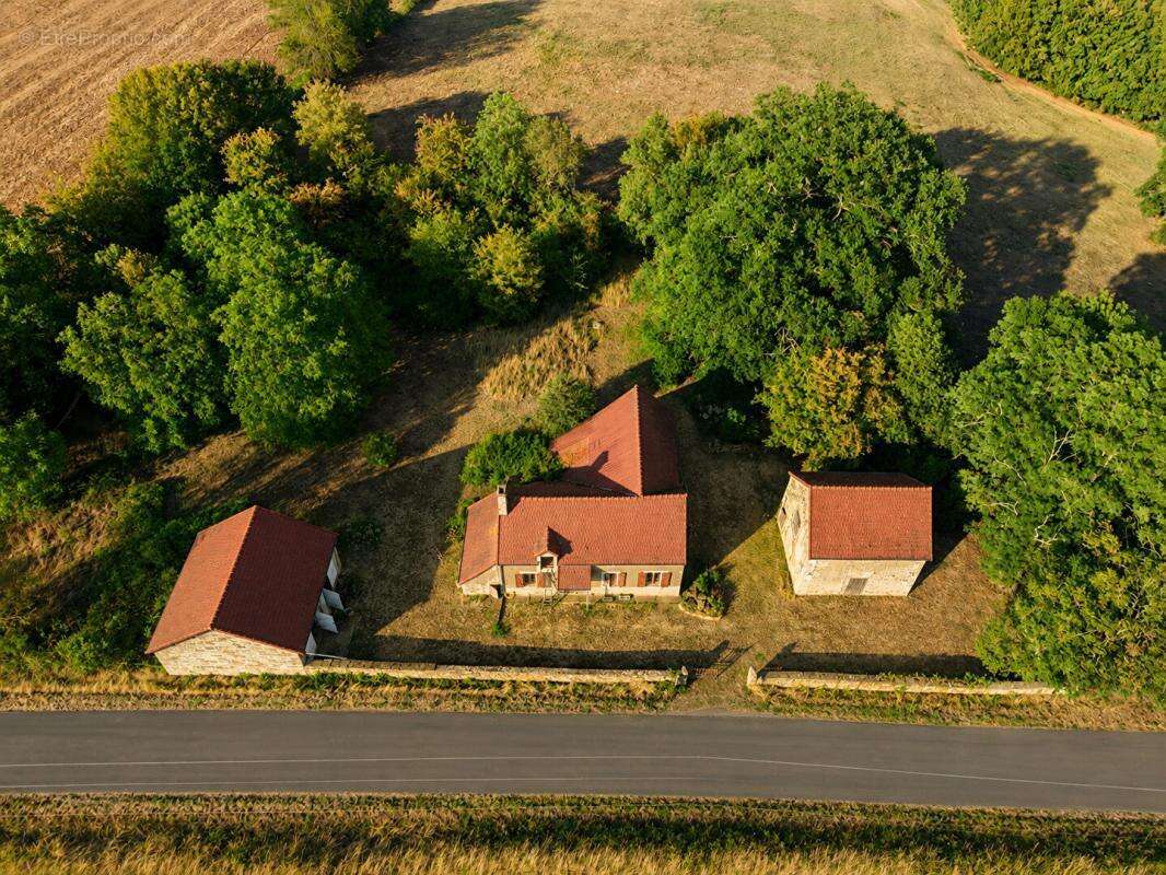 Chateaumeillant  Longère idéale pour vos projets - photo 3