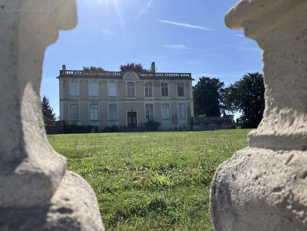 Appartement à CHARRAS