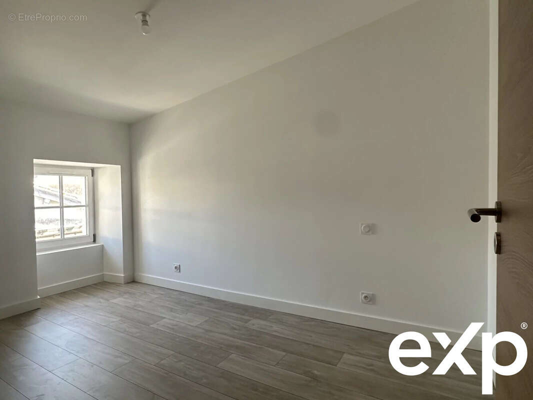 Appartement à SAINT-JEAN-D'ANGELY