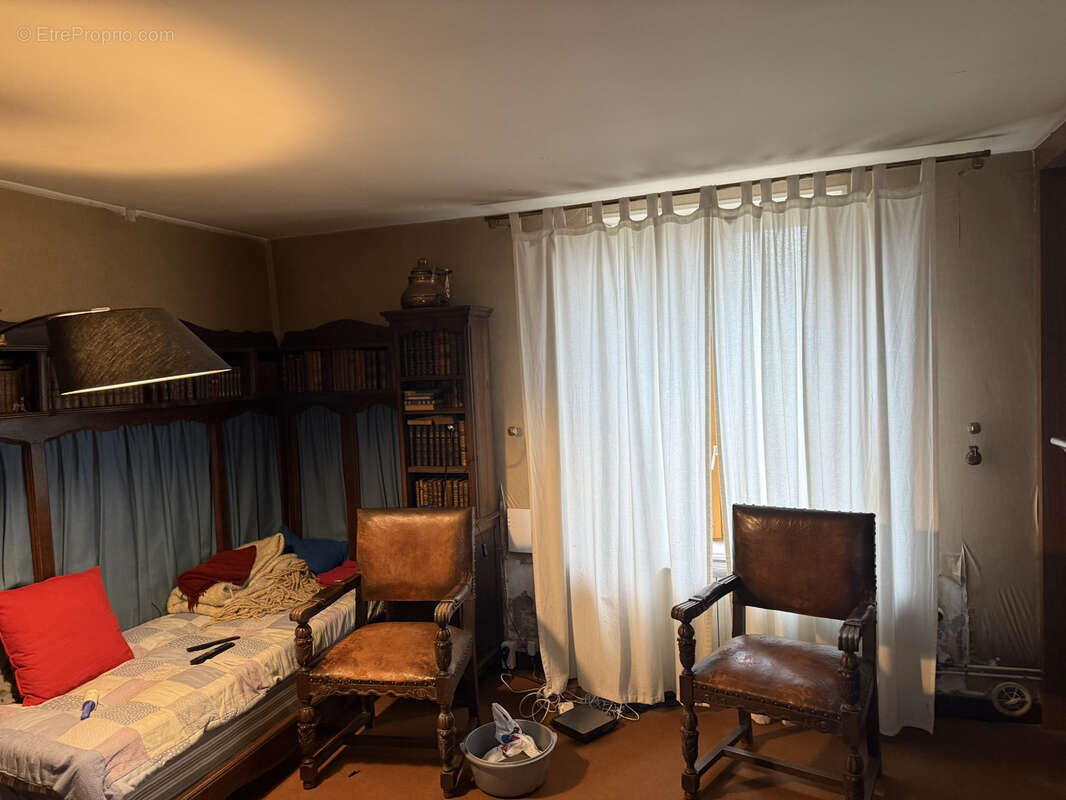 Maison à CONFLANS-SUR-LANTERNE