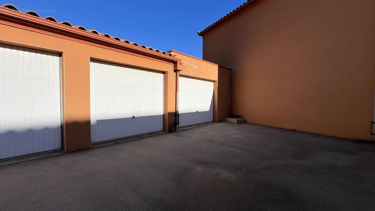 Grand garage sécurisée - photo 4
