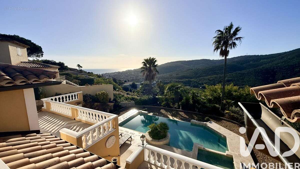 Photo 4 - Maison à ROQUEBRUNE-SUR-ARGENS