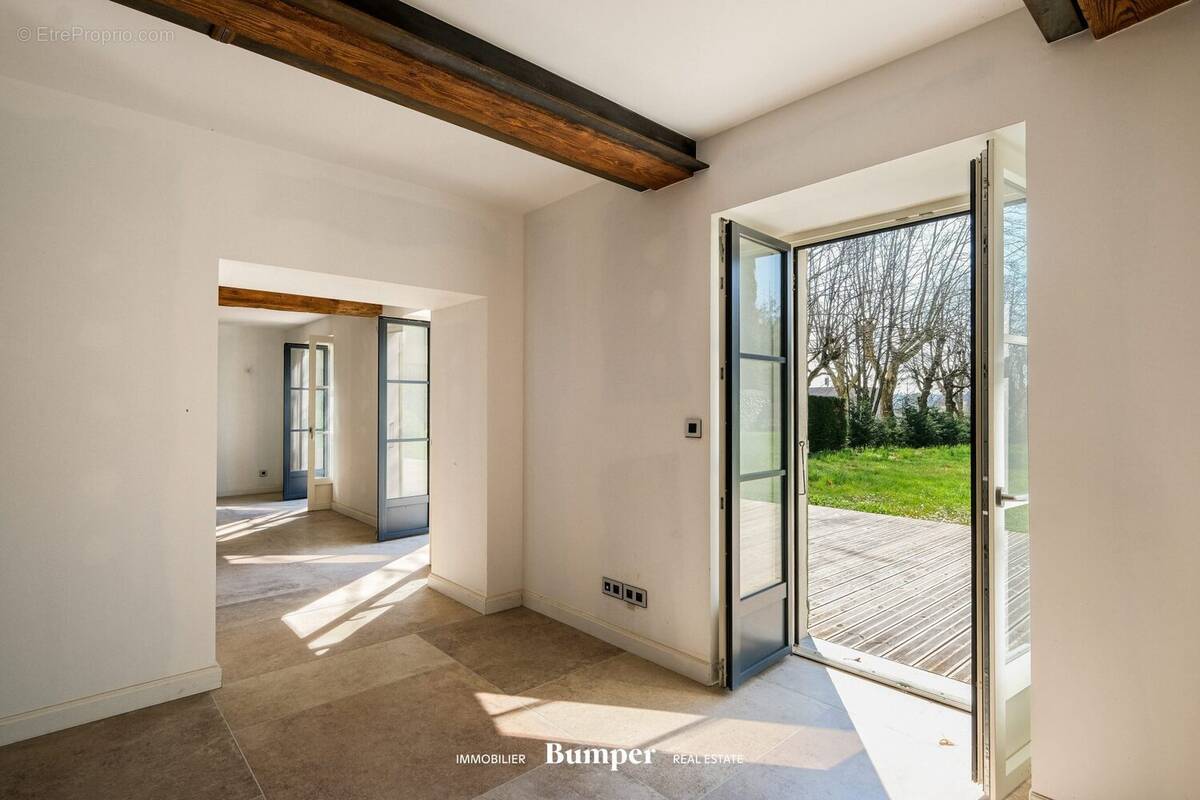 Maison à SAINT-GENIS-LAVAL