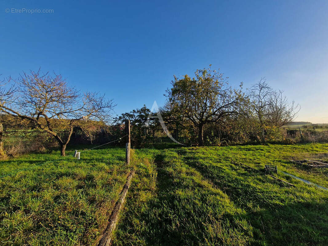 Maison à AMBILLOU-CHATEAU