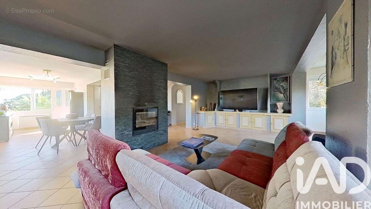 Photo 9 - Maison à ROQUEBRUNE-SUR-ARGENS