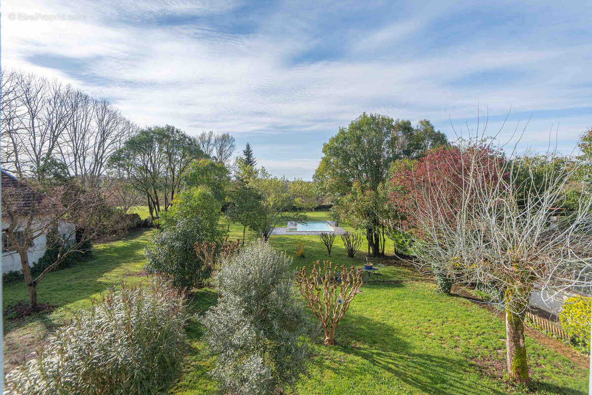 Maison à CAMBLANES-ET-MEYNAC