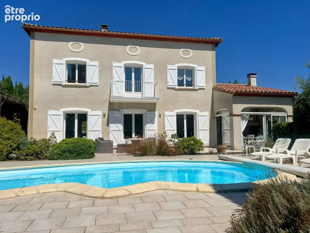 Maison Familiale Indépendante avec Piscine et Jardins, à Proximité du Centre Ville - photo 16