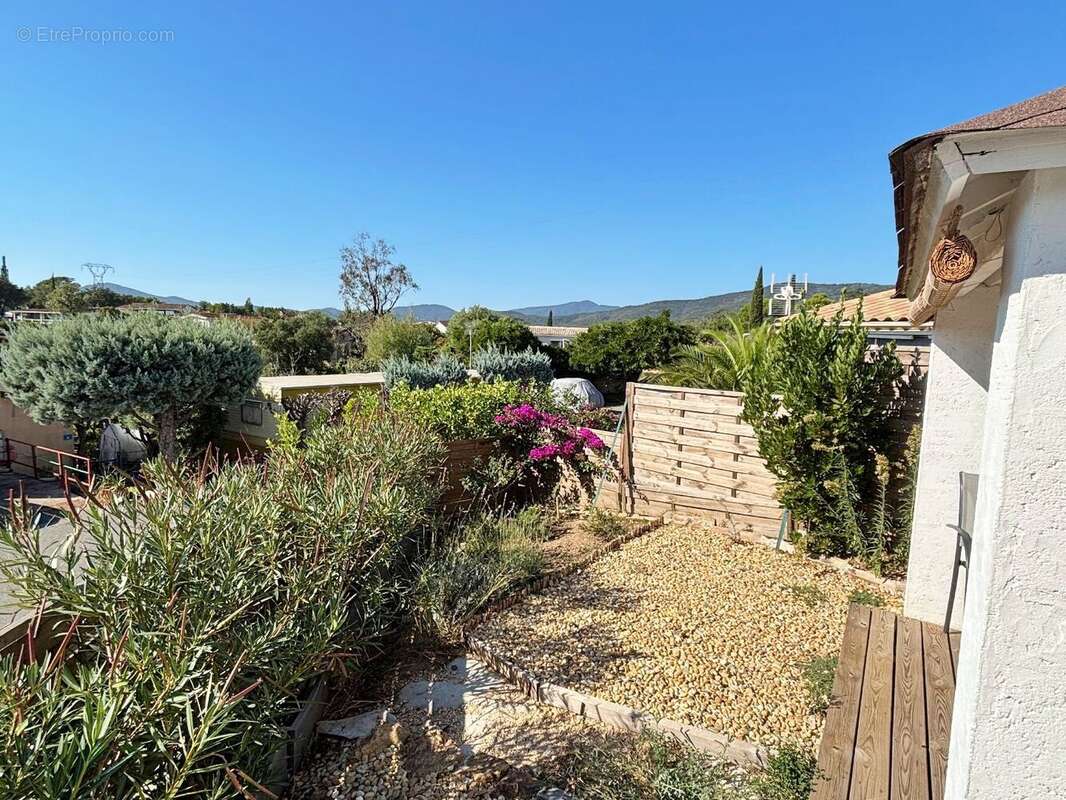 Maison à ROQUEBRUNE-SUR-ARGENS