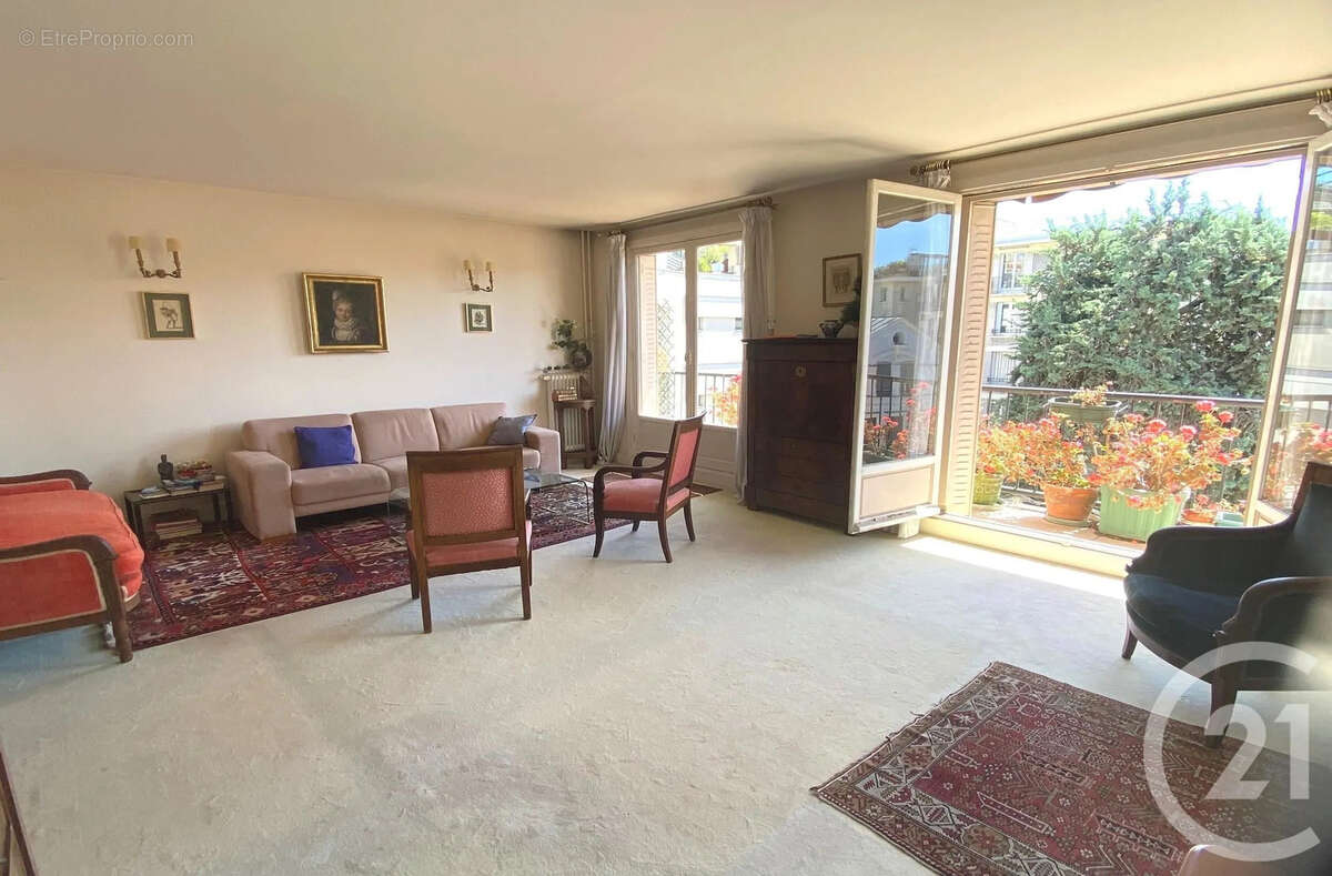 Appartement à NEUILLY-SUR-SEINE