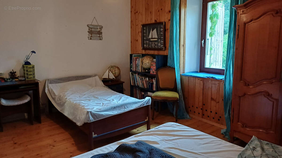 Ensemble immobilier avec dépendances, piscine et lac - photo 23