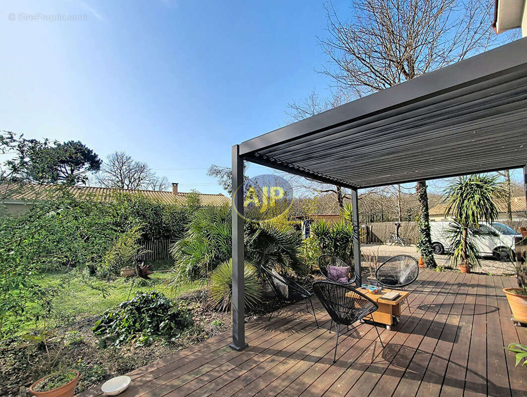 Maison à GRAYAN-ET-L'HOPITAL