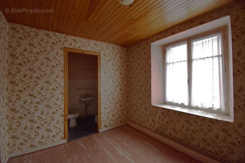 Maison à vendre 14 pièces ROCHEPAULE (07) - photo 12