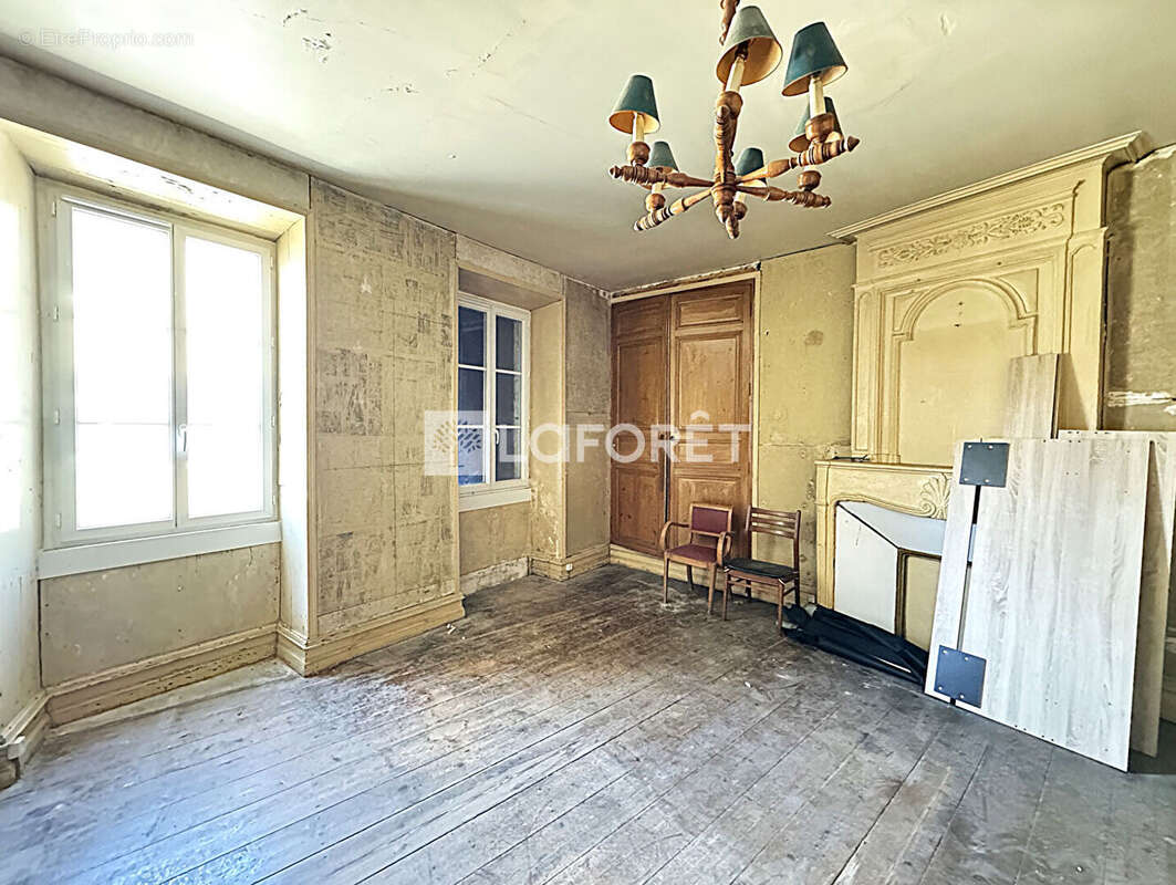 Maison à MARENNES