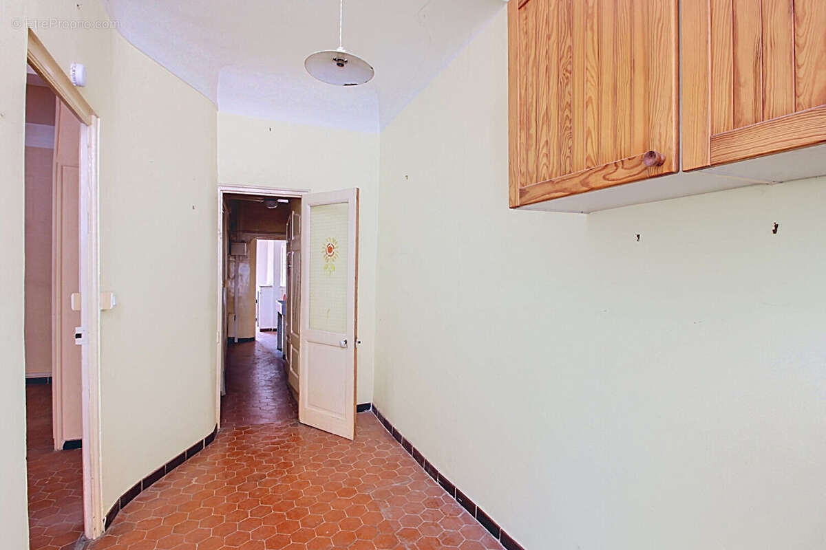 EXCLUSIVITE ! A VENDRE DRAGUIGNAN studio + appartement T2 + combles + cave - photo 4