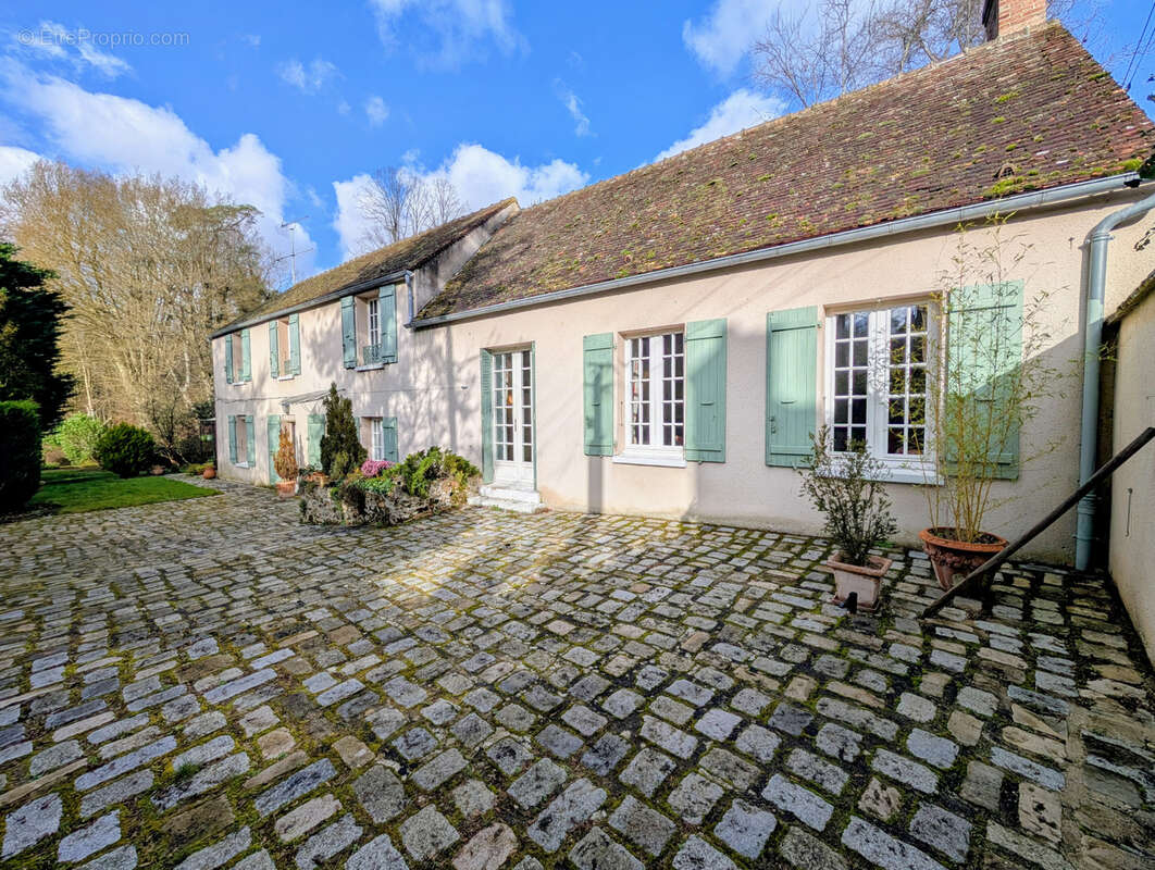 Maison à LES MESNULS