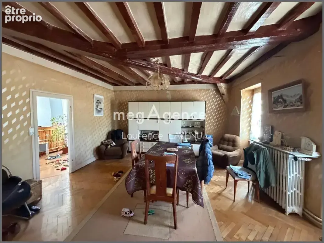 Local commercial avec de nombreuses dépendances et une habitation - photo 3