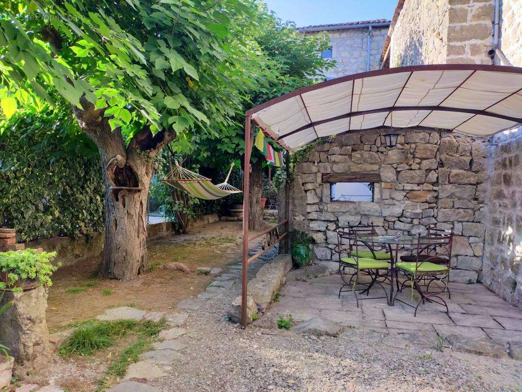 Maison à BERRIAS-ET-CASTELJAU