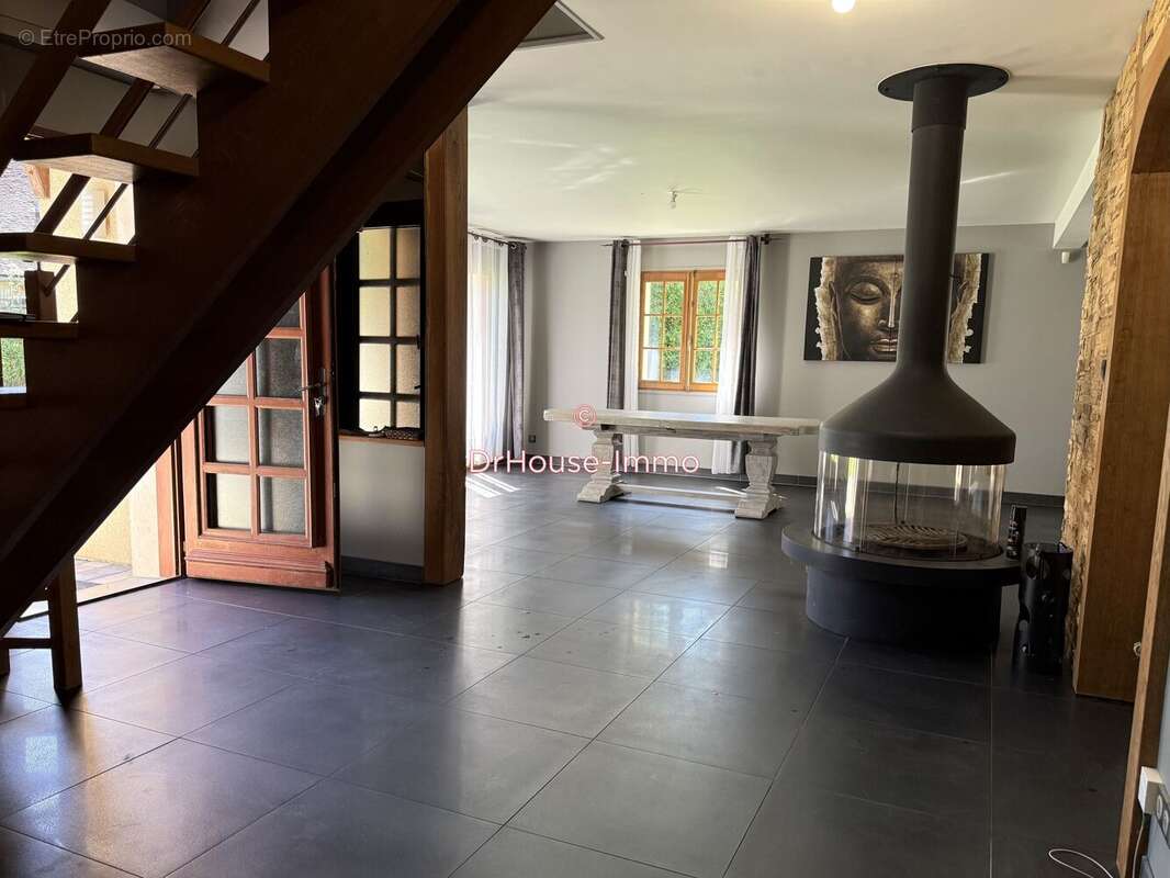 Maison 217 m² à La Vendue-Mignot  - photo 23