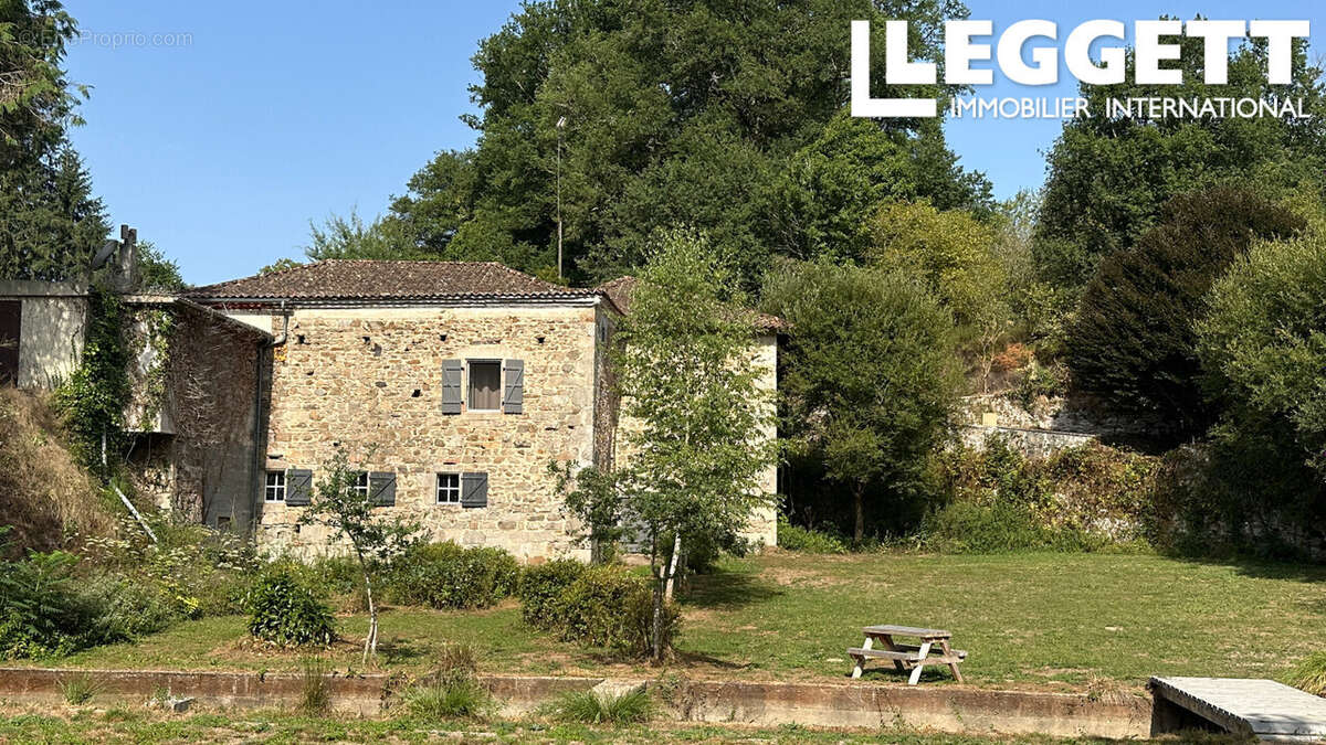 Maison à CHAMPNIERS-ET-REILHAC