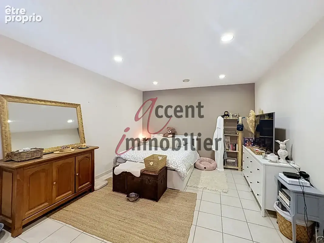 Cabannes, maison principale 180m² avec piscine sécurisée et son local d'activité - photo 9