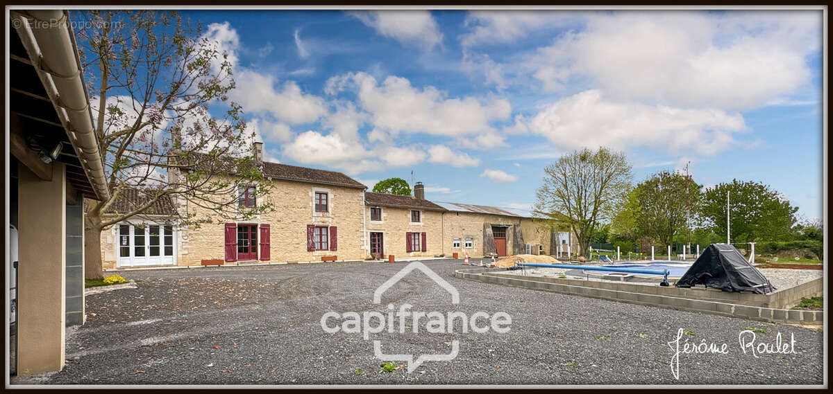 Maison en pierre à vendre 6 pièces 4 chambres + studio indépendant sur terrain 3 260 m² avec dépendances Champigny-En-Rochereau  - photo 27