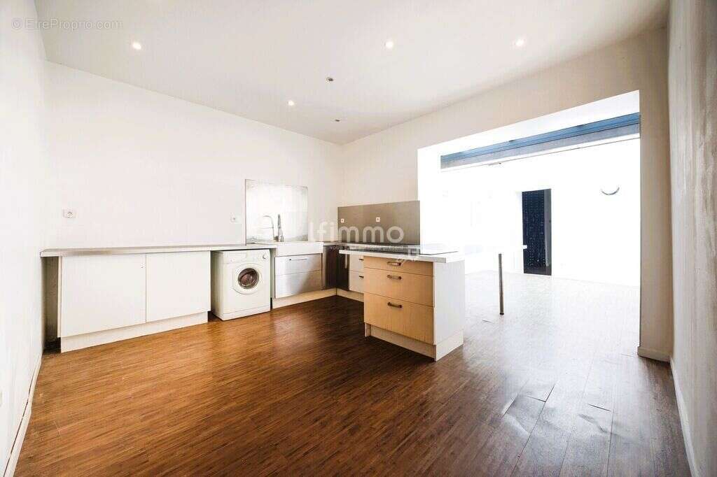 Appartement à MARSEILLE-3E