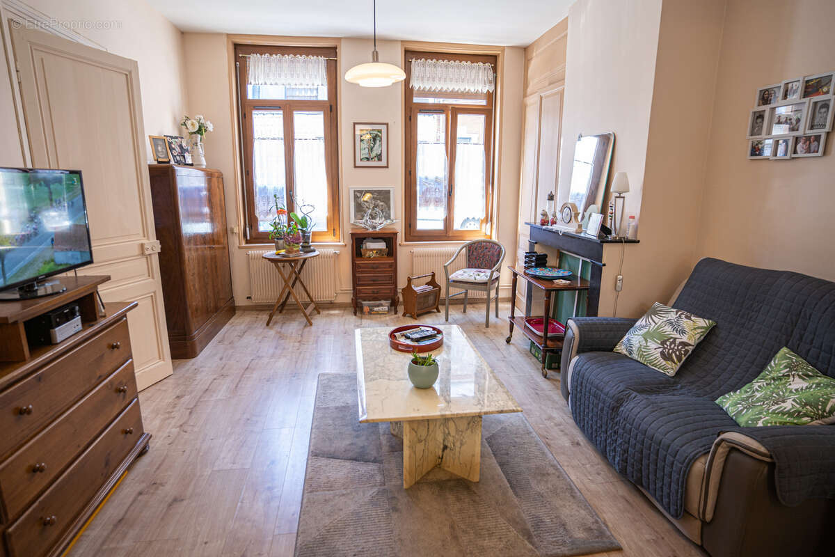 Secteur Voltaire, maison type 1920,  96m2, 2chambres, cour. - photo 3