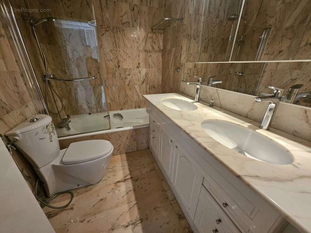 Appartement à VILLENEUVE-LOUBET