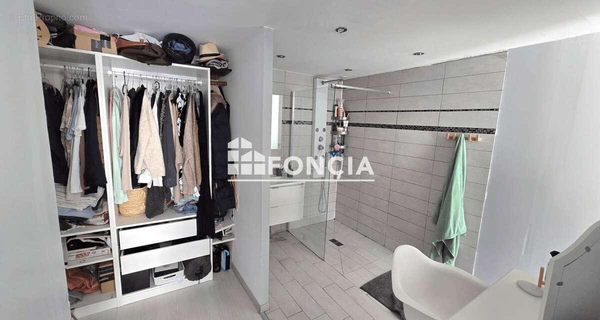 Maison à LA VILLE-AUX-DAMES