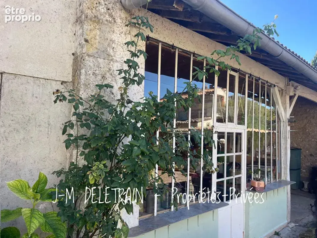 Vélines, maison de bourg en pierre avec atelier d'artiste et grandes dépendances - photo 11