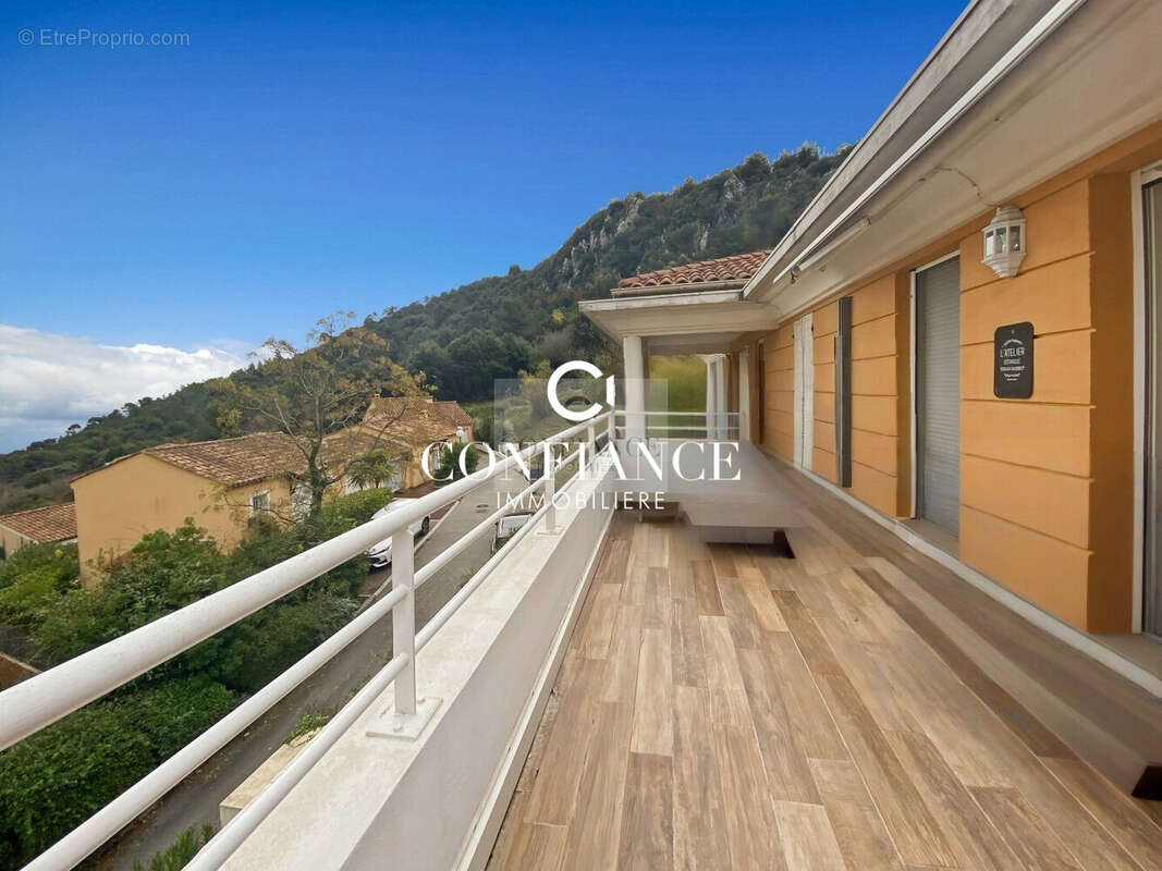 Appartement à EZE