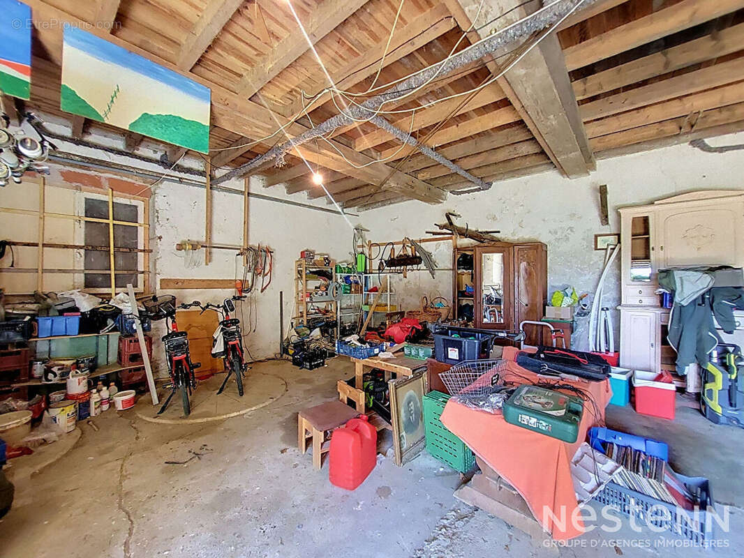 A Vendre Maison en pierre rénovée avec dépendances sur plus de 6 600 m² à Saint-Puy - photo 17
