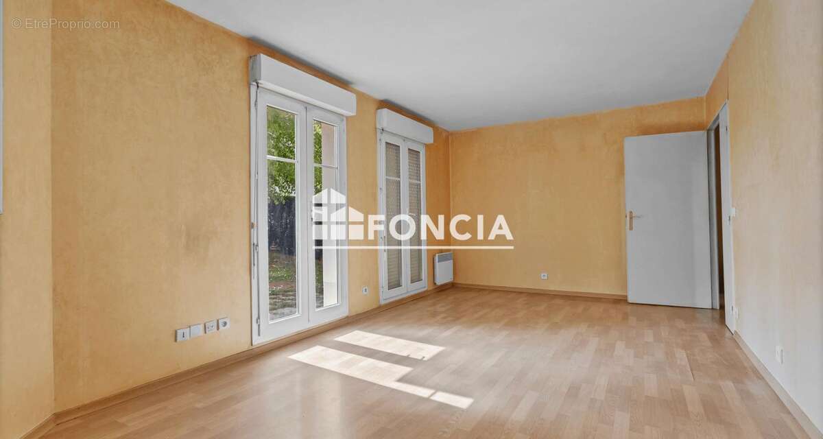 Appartement à VOISINS-LE-BRETONNEUX