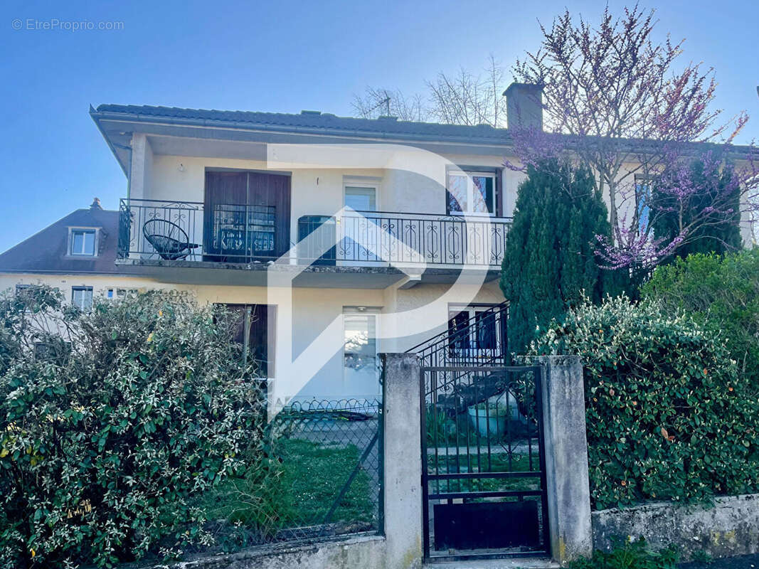 Maison à BAGNAC-SUR-CELE