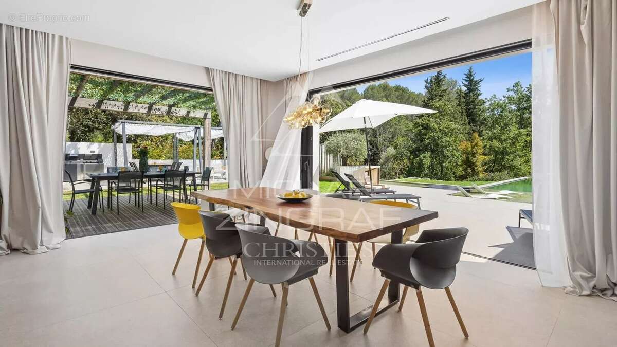 Maison à ROQUEFORT-LES-PINS