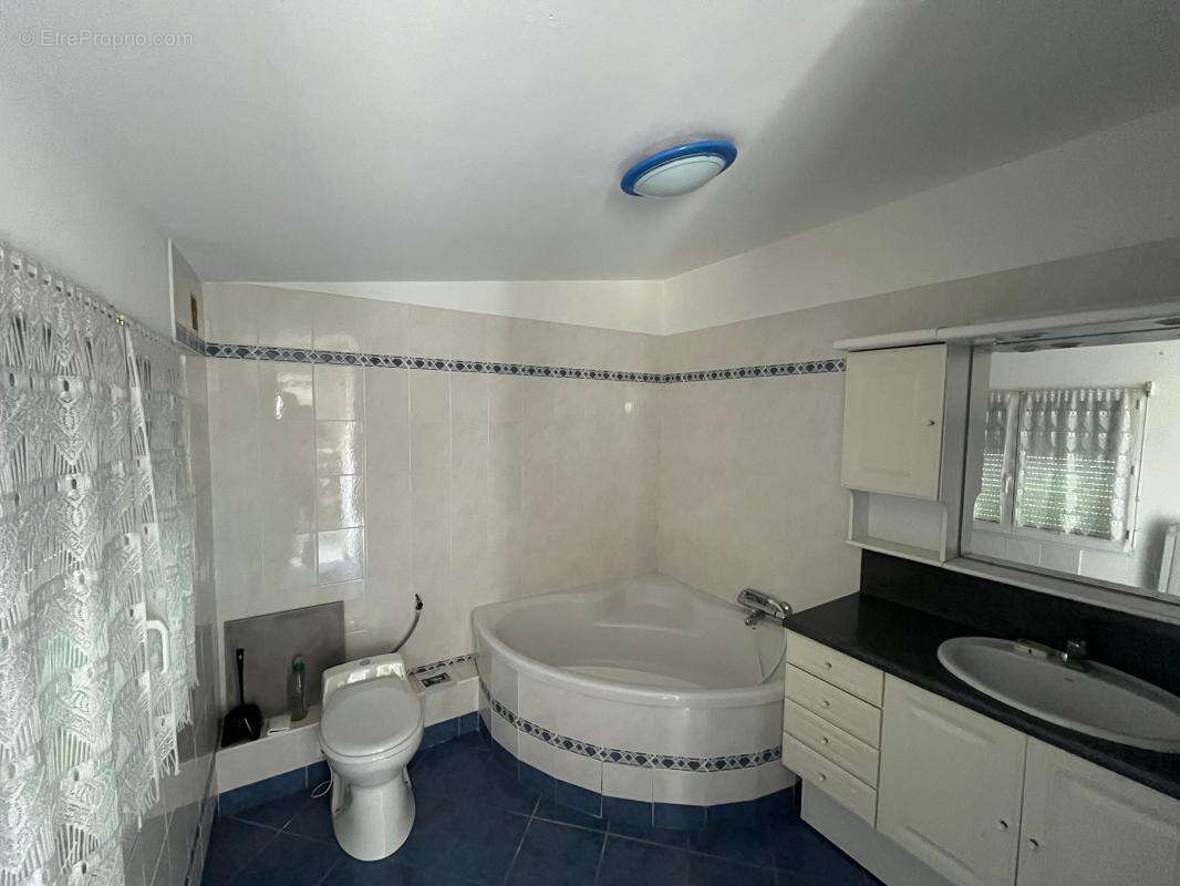 Maison à PLOUMOGUER