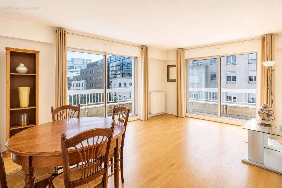 Appartement à COURBEVOIE