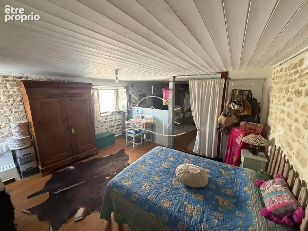 Maison de caractère en pierre au coeur du centre historique de Barjac - photo 9