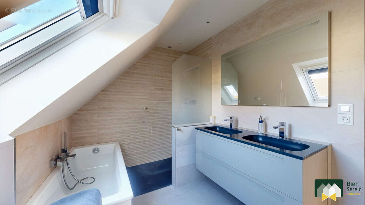 Salle de bains  - Maison à LEVES