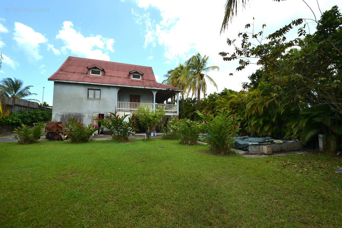 Maison à BAIE-MAHAULT