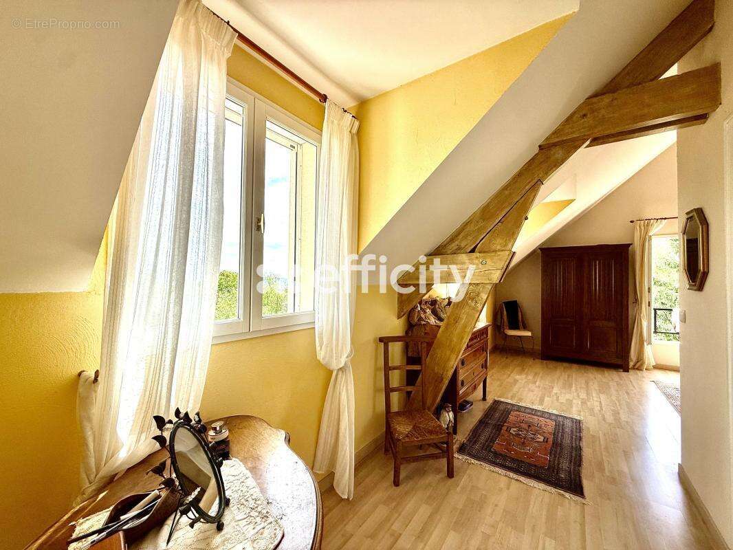 Maison à MEZY-SUR-SEINE