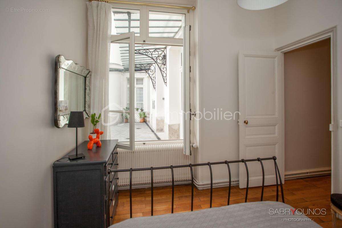 Appartement à PARIS-7E