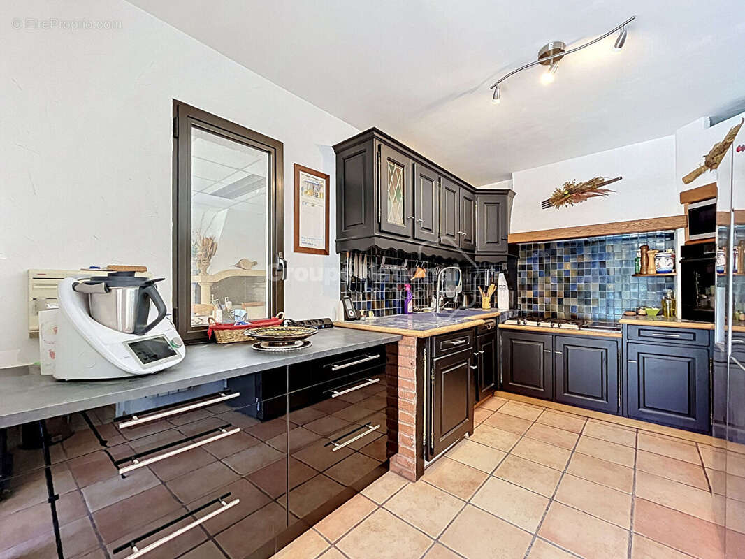 Uchaux, propriété avec gîte 205m² , possibilité revenu locatif, 4870m² de terrain arboré avec piscine - photo 8