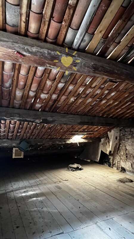 CLAVIERS : Belle maison de village restaurée avec terrasse - photo 32